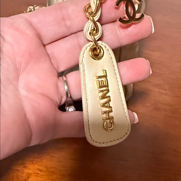 Chanel Beige Quilted Crossbody Bag with Gold Chain - Picture 4 of 15